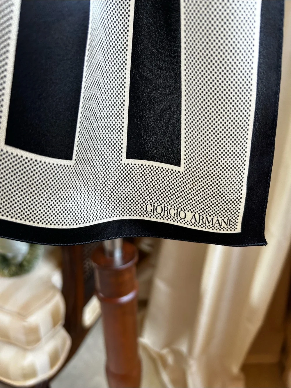 NWOT Giorgio Armani Le Collezioni Luxury Silk Scarf